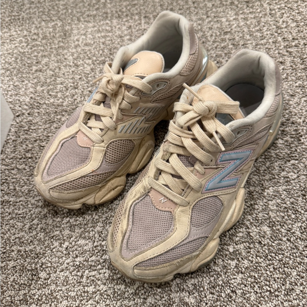 New Balance Women's Beige/Pink Sneakers